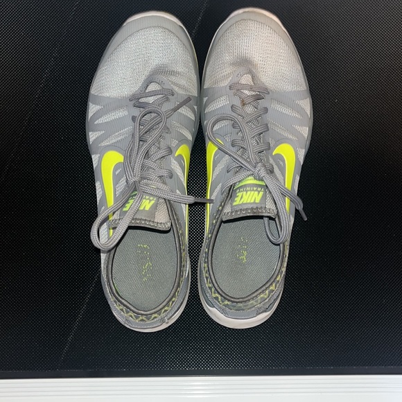 Nike gray training shoe - Picture 2 of 5